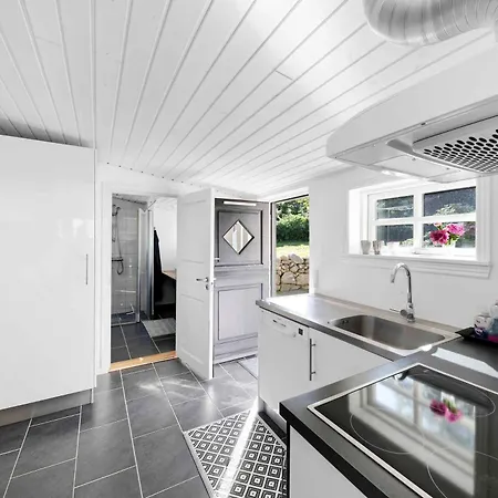 With Breathtaking Sea And Cliff Views *