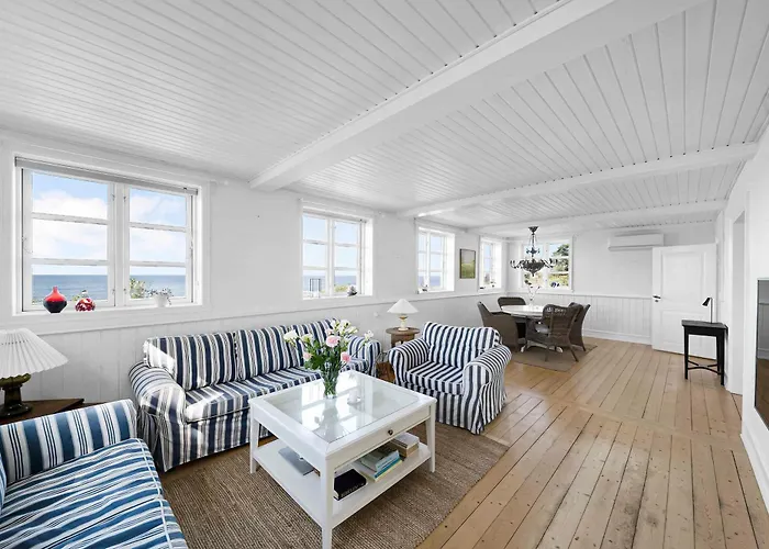 Дом отдыха With Breathtaking Sea And Cliff Views