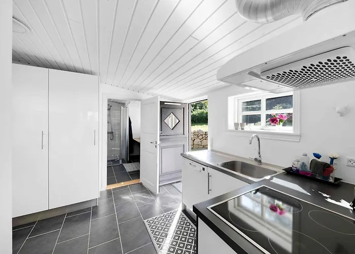 With Breathtaking Sea And Cliff Views *