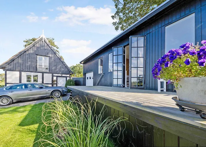 With Breathtaking Sea And Cliff Views Дом отдыха