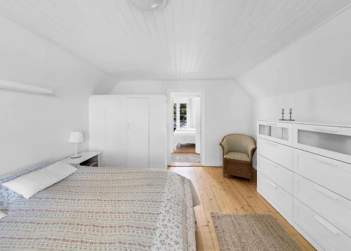 Дом отдыха With Breathtaking Sea And Cliff Views Аллинге