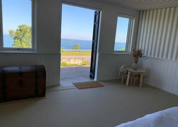 With Breathtaking Sea And Cliff Views Дом отдыха Аллинге