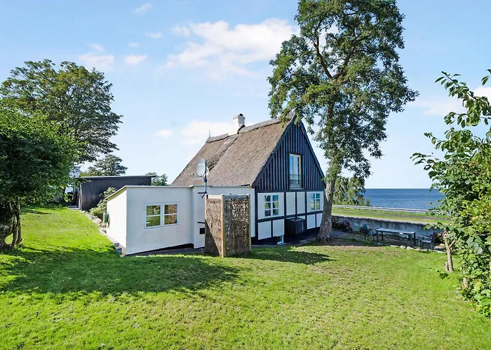 With Breathtaking Sea And Cliff Views Дом отдыха Аллинге